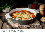 Baked Stuffed Conchiglioni with Tomato. Стоковое фото, фотограф Татьяна Ворона / Фотобанк Лори