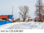 Центральная улица и автобусная остановка в селе Николо-Погост Нижегородской области (2017 год). Стоковое фото, фотограф Дмитрий Тищенко / Фотобанк Лори