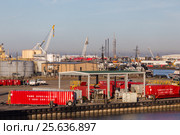Контейнеры в Port Fourchon (2017 год). Редакционное фото, фотограф Алексей Шматков / Фотобанк Лори