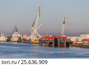 Баржа в Port Fourchon (2017 год). Редакционное фото, фотограф Алексей Шматков / Фотобанк Лори
