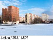 Проспект Энтузиастов. АТС Пороховская 1-я № 529. Санкт-Петербург (2017 год). Редакционное фото, фотограф Александр Щепин / Фотобанк Лори