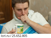 Больной мужчина кашляет. Стоковое фото, фотограф Акиньшин Владимир / Фотобанк Лори