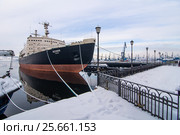 Ледокол "Ленин" в порту Мурманска (2017 год). Редакционное фото, фотограф Ирина Здаронок / Фотобанк Лори