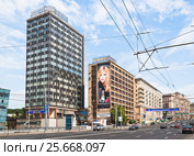 Москва. Садовое кольцо, улица Земляной Вал (2010 год). Редакционное фото, фотограф Алёшина Оксана / Фотобанк Лори