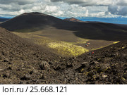 Hiking trail climb to North Breakthrough Great Tolbachik Fissure Eruption 1975 (2016 год). Редакционное фото, фотограф Юлия Машкова / Фотобанк Лори