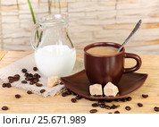 A cup of coffee with cream and jug cream on a wooden table. Стоковое фото, фотограф Феликс Хромых / Фотобанк Лори