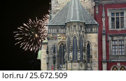 Old Town City Hall and holiday fireworks in Prague, view from Old Town Square, Czech Republic (2017 год). Стоковое видео, видеограф Владимир Журавлев / Фотобанк Лори