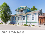 Музей "Дом графини Паниной" с улицы Андрея Рублева в Городце летом, Нижегородская область (2013 год). Редакционное фото, фотограф Дмитрий Тищенко / Фотобанк Лори