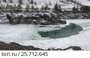 Floating of ice and sludge on Altai river Katun in winter season. Стоковое видео, видеограф Сергей Пристяжнюк (Serg Zastavkin) / Фотобанк Лори