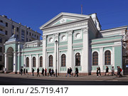 Храм Троицы Живоначальной на Грязех у Покровских ворот. Москва, улица Покровка, 13 (2017 год). Редакционное фото, фотограф Алексей Гусев / Фотобанк Лори