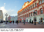 Москва. Вид на бывший доходный дом известного князя А.И. Урусова - московского юриста и адвоката, улица Арбат, 32 (2016 год). Редакционное фото, фотограф Елена Коромыслова / Фотобанк Лори