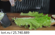 Chef Drop Salad Leaf On A Sandwich. Стоковое видео, видеограф Станислав Панкратов / Фотобанк Лори