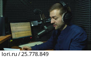 Presenter or host in radio station hosting show for radio live in Studio. Стоковое видео, видеограф Виктор Аллин / Фотобанк Лори