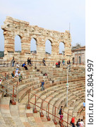 VERONA, ITALY - SEPTEMBER 3, 2012: The Verona Arena (Arena di Verona) is a Roman amphitheatre on Piazza Bra in Verona. Редакционное фото, фотограф Шилер Анастасия / Фотобанк Лори