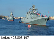 Военные корабли Балтийского  флота ВМФ России в акватории Невы. День ВМФ в Санкт-Петербурге (2016 год). Стоковое фото, фотограф Виктор Карасев / Фотобанк Лори
