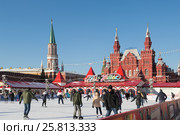 ГУМ-каток на Красной площади возле Московского Кремля (2017 год). Редакционное фото, фотограф Алексей Голованов / Фотобанк Лори