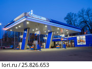 Автозаправочная станция "Газпромнефть" (2017 год). Редакционное фото, фотограф Литвяк Игорь / Фотобанк Лори