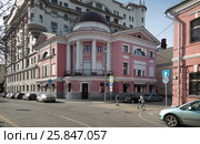 Москва, Погорельский переулок при пересечении с Щетининским переулком (2017 год). Редакционное фото, фотограф Дмитрий Неумоин / Фотобанк Лори