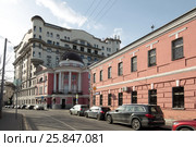 Москва, Погорельский переулок, перспектива улицы весной (2017 год). Редакционное фото, фотограф Дмитрий Неумоин / Фотобанк Лори