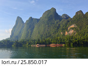 Floating houses on Cheow Lan lake (2016 год). Стоковое фото, фотограф Михаил Коханчиков / Фотобанк Лори