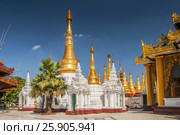 Shwedagon Paya is the most sacred golden buddhist pagoda in Yangon, Myanmar. Стоковое фото, агентство BE&W Photo / Фотобанк Лори