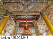 Shwedagon Paya is the most sacred golden buddhist pagoda in Yangon, Myanmar. Стоковое фото, агентство BE&W Photo / Фотобанк Лори