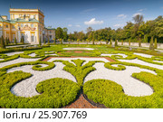 Ornamental east garden in Wilanow Royal Palace, Warsaw Poland. Стоковое фото, агентство BE&W Photo / Фотобанк Лори