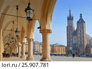 View of Saint Mary's Basilica from Cloth Hall building Sukiennice on main market square of Cracow, Poland. Стоковое фото, агентство BE&W Photo / Фотобанк Лори