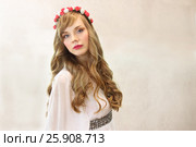 Beautiful young woman in roses wreath and white dress poses near white wall. Стоковое фото, фотограф Светлана Додух / Фотобанк Лори