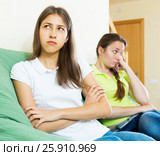 Sad young women looking away. Стоковое фото, фотограф Яков Филимонов / Фотобанк Лори