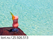 Glass of drink is on a beach table. Стоковое фото, фотограф М / Фотобанк Лори