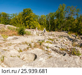 Крым. Пещерный город на  плато Эски-Кермен (2015 год). Стоковое фото, фотограф Владимир Чинин / Фотобанк Лори