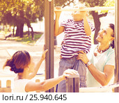 family with teenage son training on pull-up bar. Стоковое фото, фотограф Яков Филимонов / Фотобанк Лори
