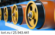 Rotating rubberized wheels of the winding machine. Стоковое видео, видеограф Андрей Радченко / Фотобанк Лори