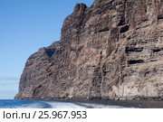 Скалы Los Gigantes - гигантские отвесные скалы в западной части Тенерифе. Канары, Испания (2016 год). Стоковое фото, фотограф Кекяляйнен Андрей / Фотобанк Лори