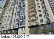 Фасад современного многоэтажного жилого дома на улице Алабяна, 13, корпус 1, в Москве (Жилой комплекс "Мономах") (2017 год). Редакционное фото, фотограф Александр Замараев / Фотобанк Лори