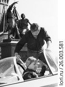 1991.08.12. На Красной площади съемки художественного фильма, кинокомедии «На Дерибасовской хорошая погода, или На Брайтон-Бич опять идут дожди». Режиссёр Леонид Гайдай. В главной роли Дмитрий Харатьян. Редакционное фото, фотограф Александр С. Курбатов / Фотобанк Лори