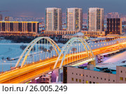 View from above on the M1 Bridge across the Ishim River on a winter evening in Astana, Kazakhstan. Стоковое фото, фотограф Андрей Орехов / Фотобанк Лори
