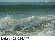Beautiful waves of South China Sea on Dadonghai beach. Стоковое фото, фотограф Юлия Машкова / Фотобанк Лори