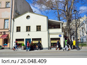 Москва, улица Покровка, 5 – дом причта церкви Успения в Котельниках. 1781 г. Редакционное фото, фотограф Овчинникова Ирина / Фотобанк Лори