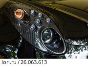 BERLIN - JUNE 14, 2015: Headlamp of the sports car Alfa Romeo 4C (since 2014). The Classic Days on Kurfuerstendamm. Редакционное фото, фотограф Sergey Kohl / Фотобанк Лори