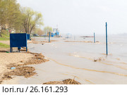 Наводнение: затопленный пляж в Тверицах, Ярославль (2017 год). Стоковое фото, фотограф Илья Бесхлебный / Фотобанк Лори