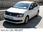 Автомобиль Volkswagen Polo 2014 г.в. (2017 год). Редакционное фото, фотограф Chere / Фотобанк Лори