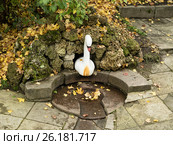 The Swan fountain in the Catherine Park of Pushkin (2016 год). Редакционное фото, фотограф Александр Белов / Фотобанк Лори