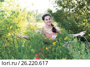 Beautiful Russian girl in thickets of tansy. Стоковое фото, фотограф Володина Ольга / Фотобанк Лори