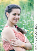 Portrait of girl in a chamomile field. Стоковое фото, фотограф Володина Ольга / Фотобанк Лори