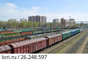 Грузовые железнодорожные составы на станции Бескудниково Московско-Смоленского отделения МЖД (2017 год). Редакционное фото, фотограф Александр Замараев / Фотобанк Лори