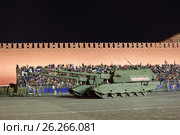 Ночная репетиция парада на Красной площади в честь 72-й годовщины Дня Победы. Колонна российских дивизионных самоходных гаубиц бригадного звена Коалиция-СВ (2017 год). Редакционное фото, фотограф Игорь Долгов / Фотобанк Лори
