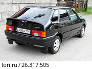 Российский автомобиль ВАЗ-2114, 2012 г.в. (2017 год). Редакционное фото, фотограф Chere / Фотобанк Лори