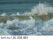Beautiful waves of South China Sea on Dadonghai beach. Стоковое фото, фотограф Юлия Машкова / Фотобанк Лори